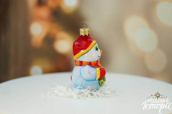Снеговик с рождественским венком