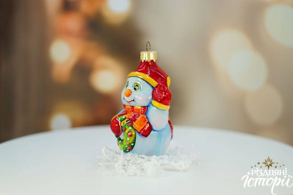 Снеговик с рождественским венком
